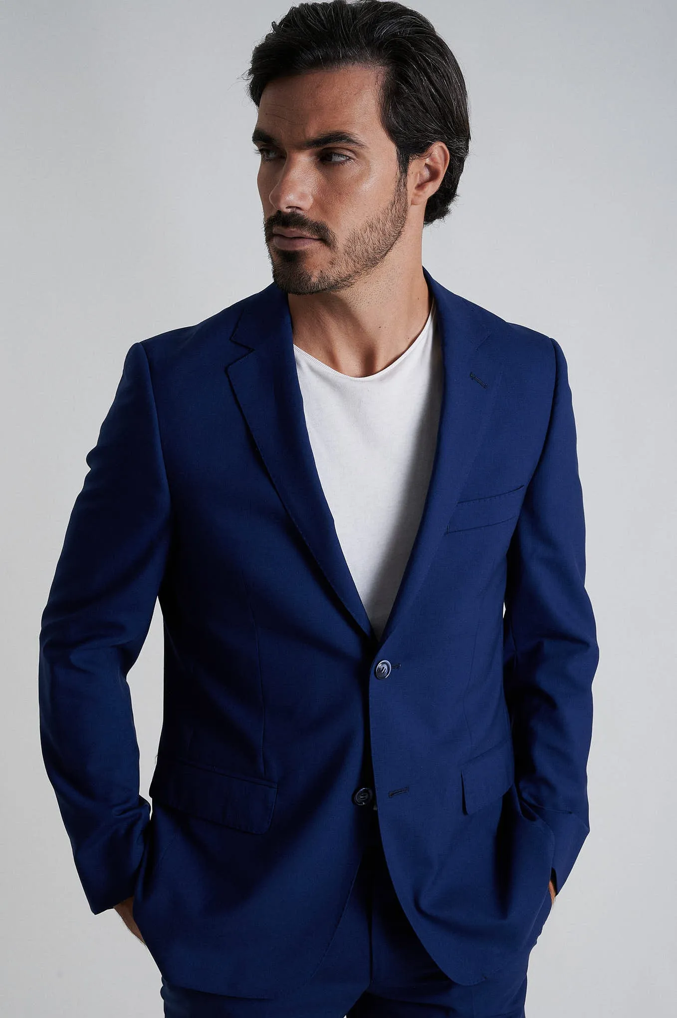 Regular fit 100% refined wool suit half canvas construction