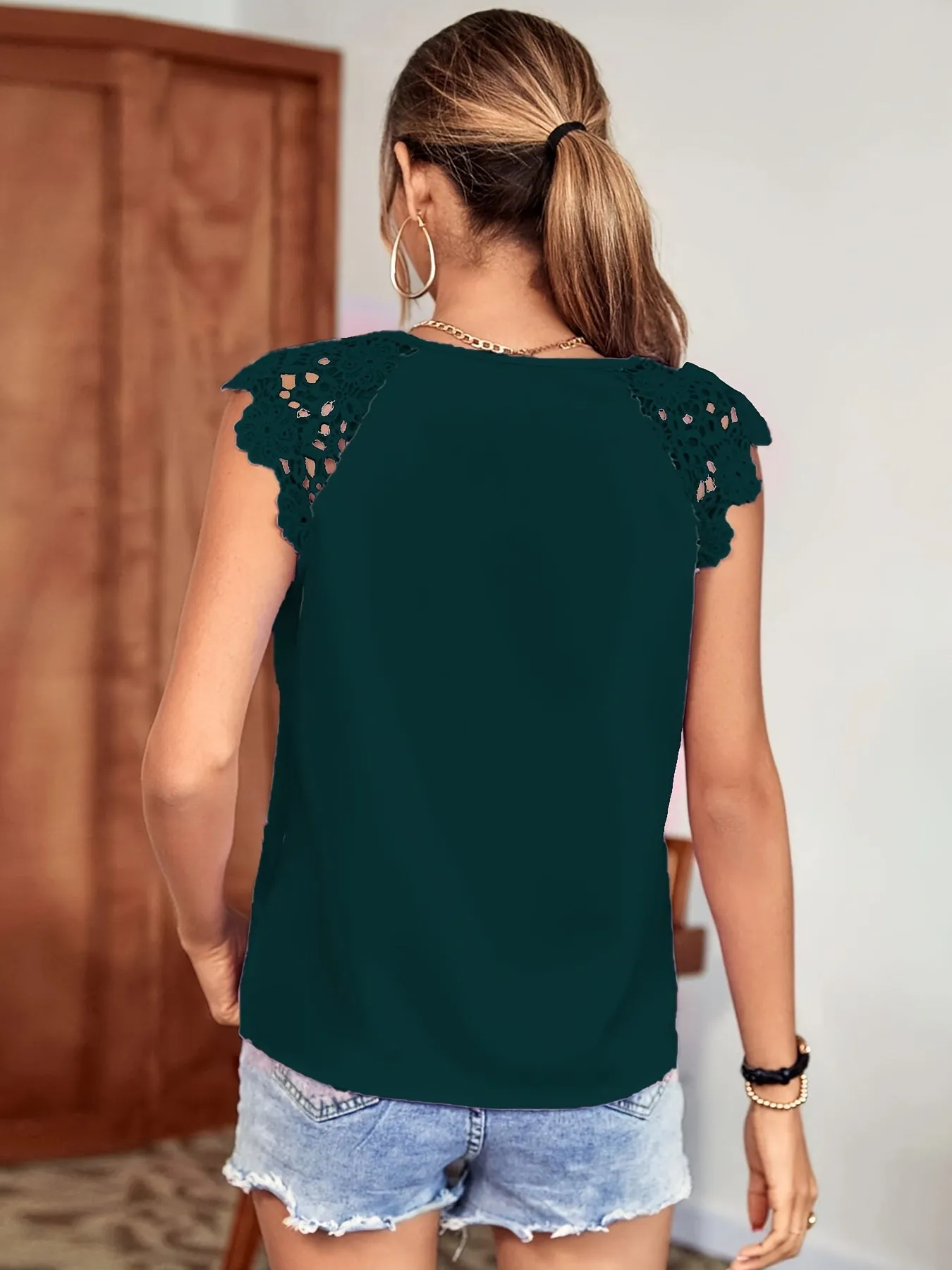 Vintage Lace Notched Neck Sleeveless Blouse for SpringSummer